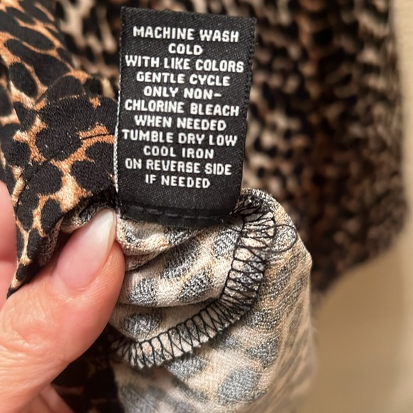 Leopard Animal Print Keyhole Halter Flowy Blouse - Picture 7 of 7